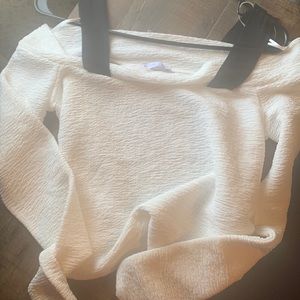 White off the shoulder top with blk shoulder straps.